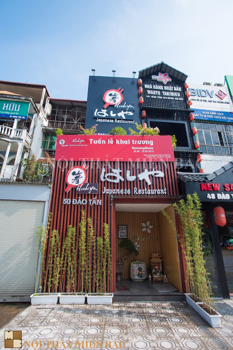 Thi công nhà hàng Nhật - Phần cửa chính nhà hàng Hashiya tại số 50 - Đào Tấn